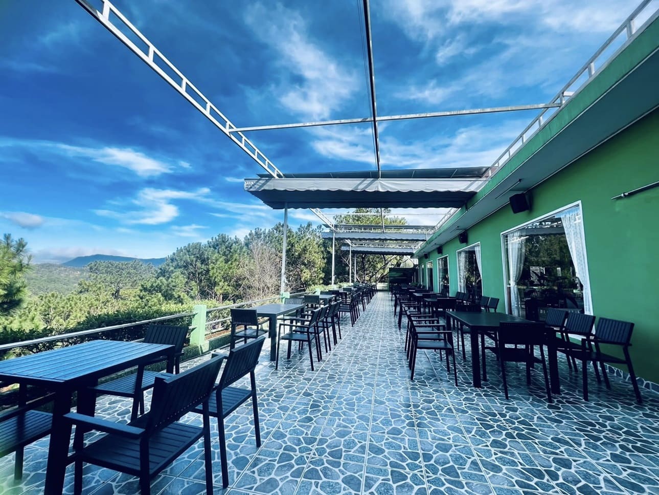 Quán cà phê khu du lịch Rừng Hoa Đà Lạt