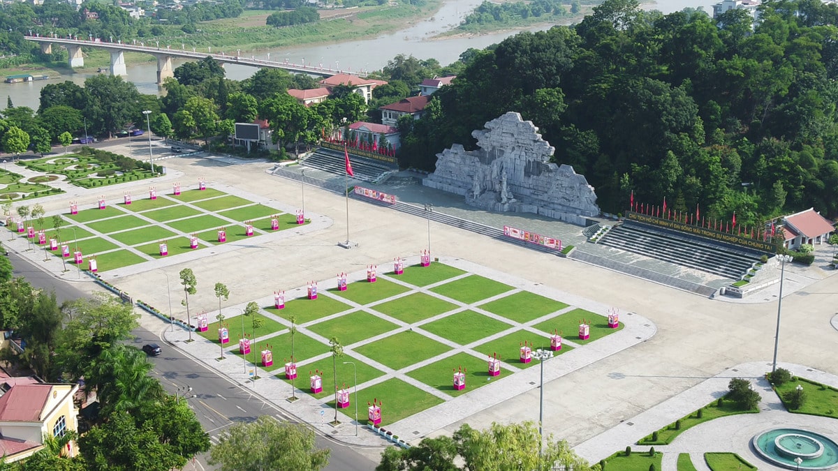Quảng trường Nguyễn Tất Thành Tuyên Quang