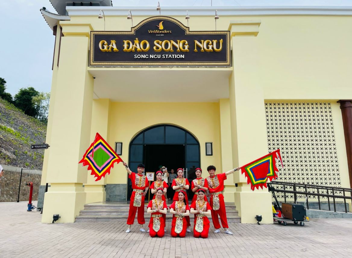 Múa Hào khí Việt Nam tại VinWonders Cửa Hội