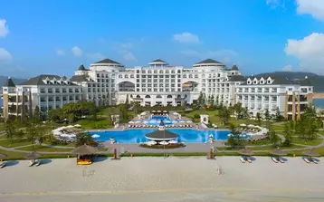 Vinpearl Beachfront Nha Trang và Vinpearl Resort & Spa Hạ Long