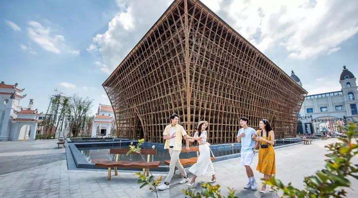 nhung-cong-trinh-dam-da-chat-viet-tai-grand-world