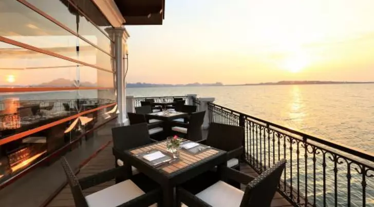 dat-phong-Vinpearl-Ha-Long