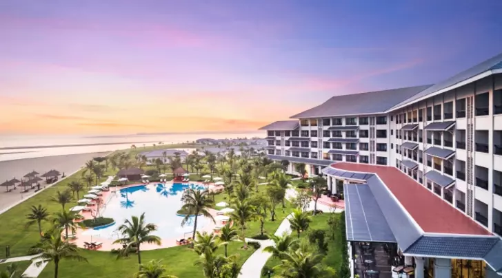 review Melia Vinpearl Cua Hoi Beach Resort