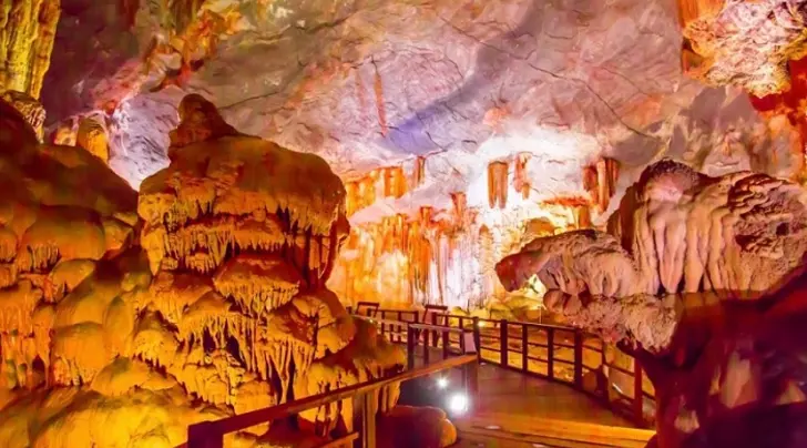 hang Đầu Gỗ