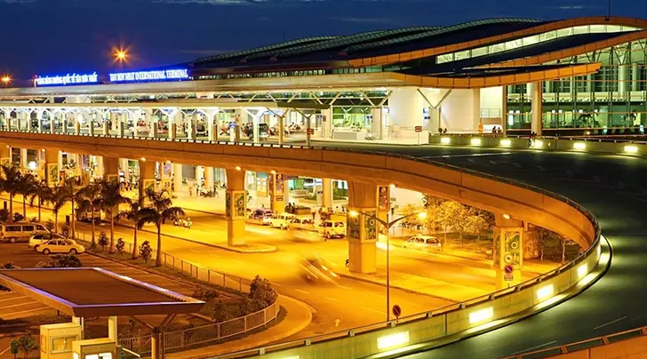 đón người thân ở sân bay Tân Sơn Nhất
