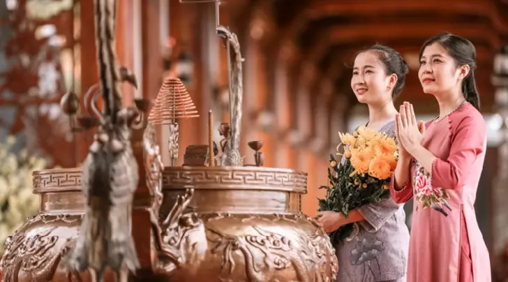Đền cô Chín suối Rồng