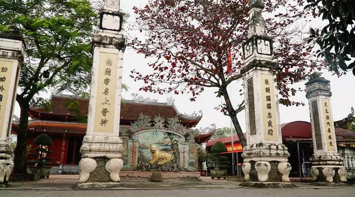 đền Ông Hoàng Mười Nghệ An 