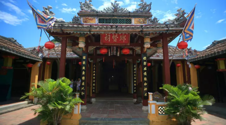 Đình Cẩm Phô