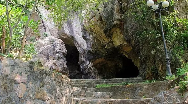 hang Mắt Rồng