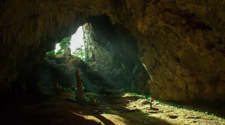 Hang Thẩm Ồm