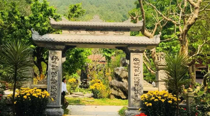 Huyen Khong Son Thuong Pagoda
