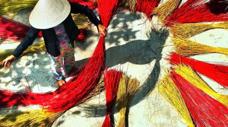 Làng chiếu Cẩm Nê