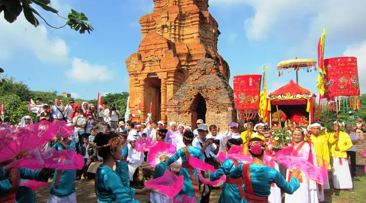 Lễ hội Tháp Bà Ponagar