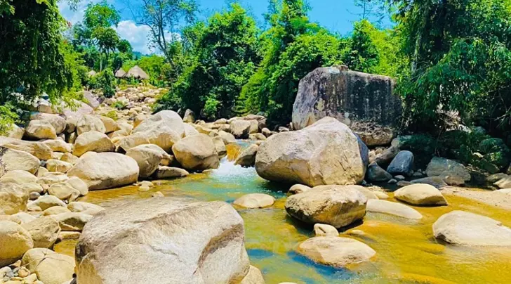 Suối Lách
