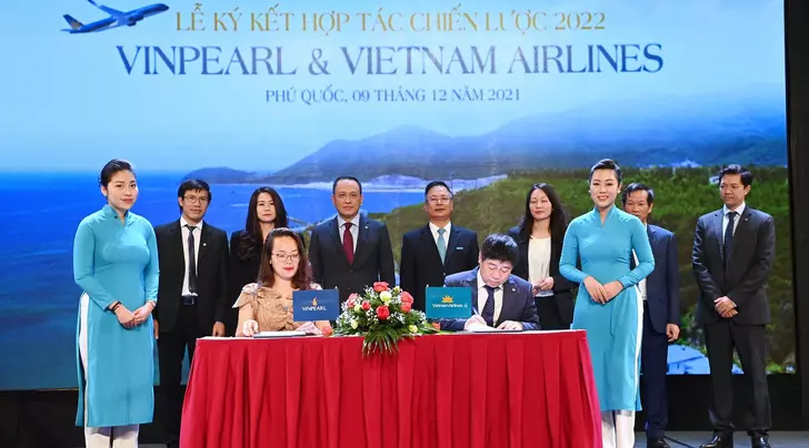 Vinpearl & Vietnam Airlines ký kết hợp tác