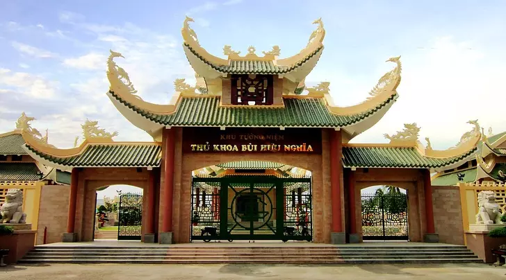 Mộ thủ khoa Bùi Hữu Nghĩa