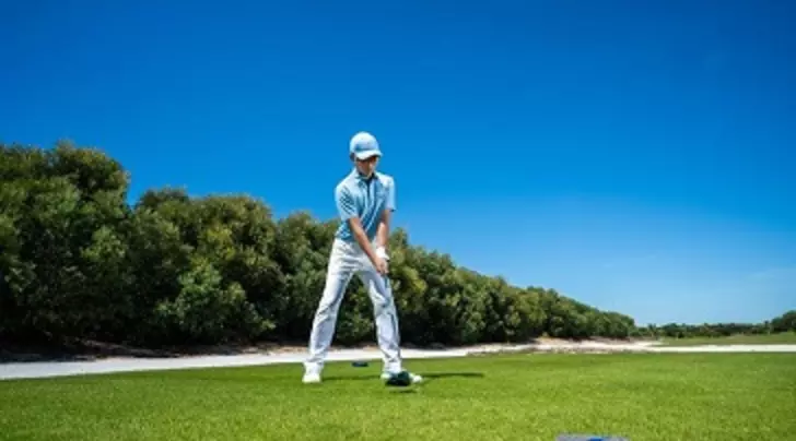 Cách cầm gậy golf