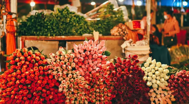 Quang Ba Flower Market