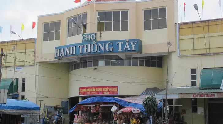 Hanh Thong Tay Market