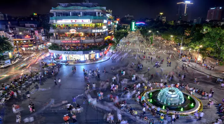 Hoan Kiem Lake Walking Street