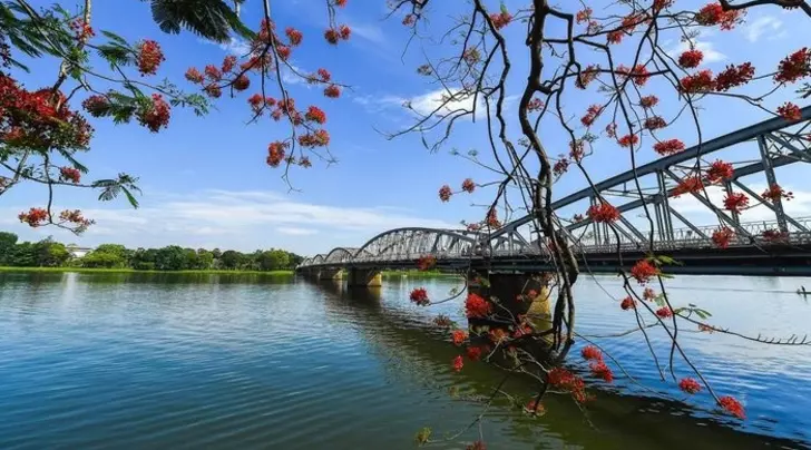 Hue to Hoi An bus