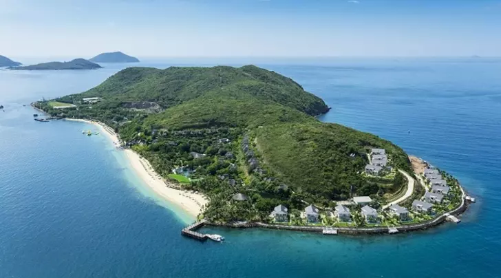 Hon Tam Island