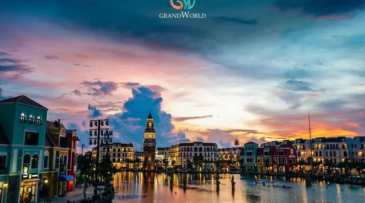 mua sắm ở Grand World Phú Quốc