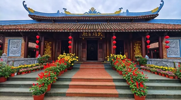 Van Duc Pagoda