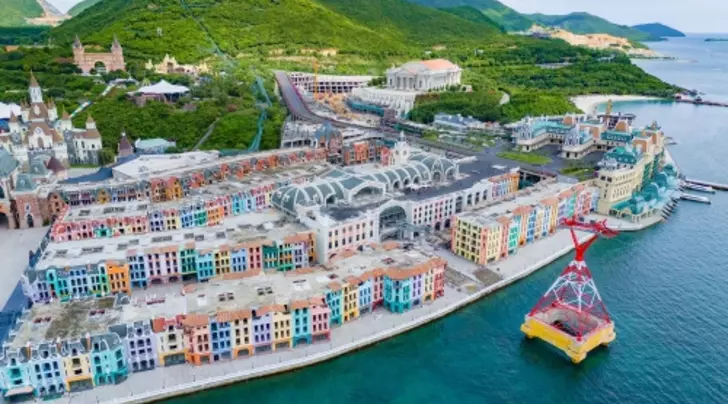 Vinpearl Harbour và VinWonders Nha Trang khác gì nhau