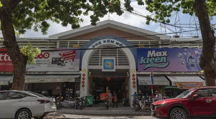 Xom Moi Market