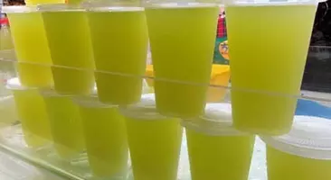 Nước mía khổng lồ