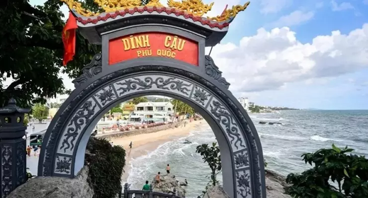 Dinh Cau Temple