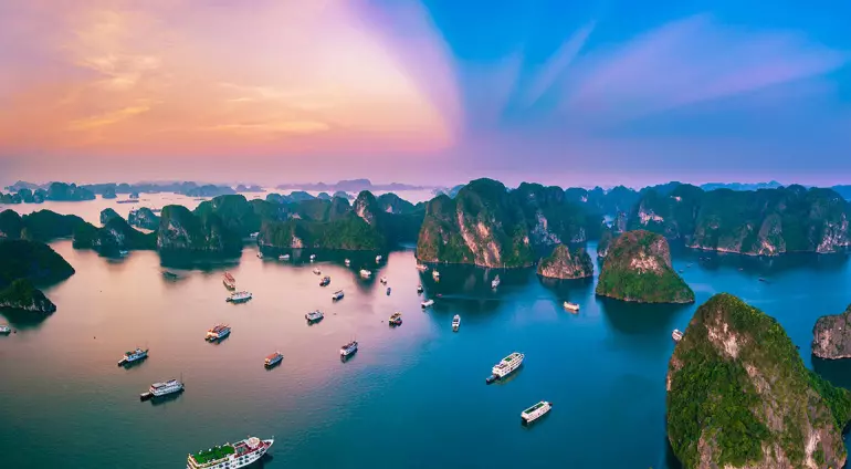 Tham quan Vịnh Hạ Long