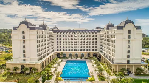 Hinh-anh-VinHolidays-Fiesta-Phu-Quoc-Facade-1