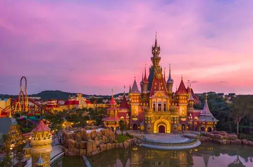 Hinh-anh-VinWonders-Phu-Quoc-Lau-dai-huyen-bi-2
