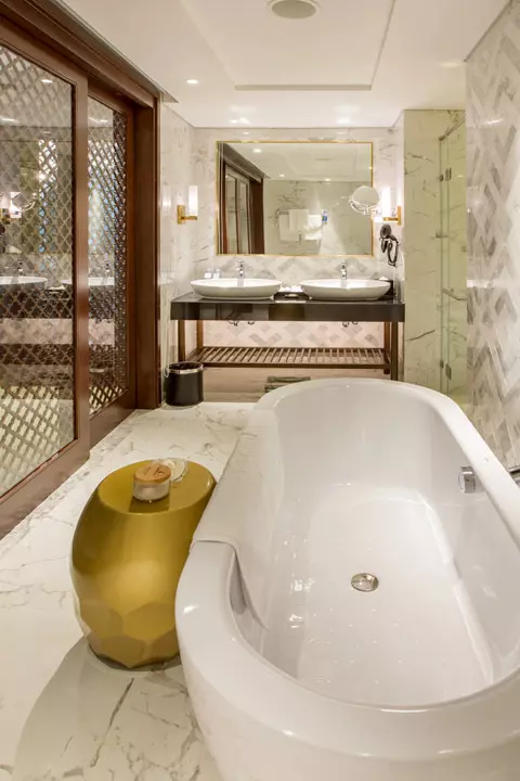 Hinh-anh-Vinpearl-Hotel-Hue-Executive_Suite_Room7
