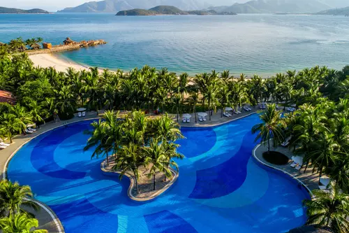Hinh-anh-Vinpearl-Luxury-Nha-Trang-Pool2