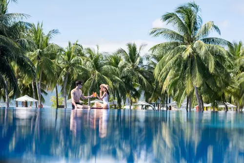 Hinh-anh-Vinpearl-Luxury-Nha-Trang-Pool_1
