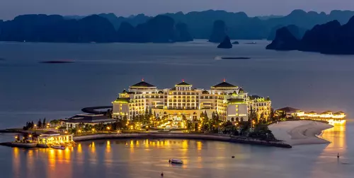 Hinh-anh-Vinpearl-Resort-&-Spa-Ha-Long-Facade15