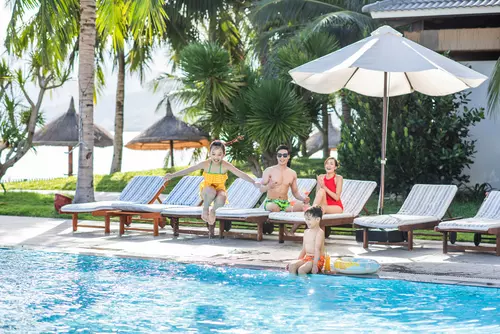 Hinh-anh-Vinpearl-Resort-&-Spa-Nha-Trang-Bay-Pool_1