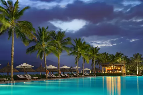 Hinh-anh-Vinpearl-Resort-&-Spa-Nha-Trang-Bay_Sunset_Bar1