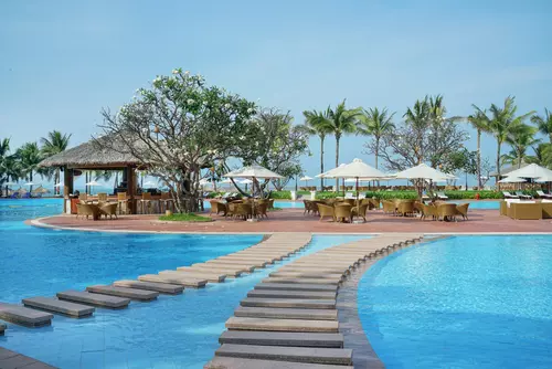 Hinh-anh-Vinpearl-Resort-Nha-Trang-Pool1