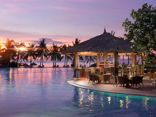 Hinh-anh-Vinpearl-Resort-Nha-Trang_Pool_Bar