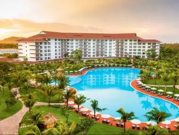 Vinpearl Phu Quoc and Vinpearl Land Nha Trang won the award for "The most attractive destination in Vietnam"