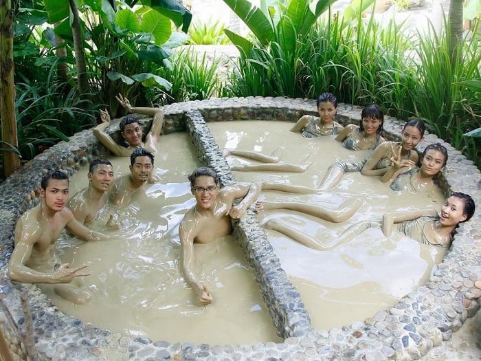 Tắm bùn Nha Trang chữa bệnh, làm đẹp được du khách yêu thích