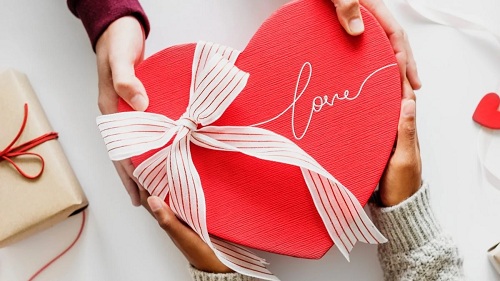 Tặng quà Valentine cho bạn gái
