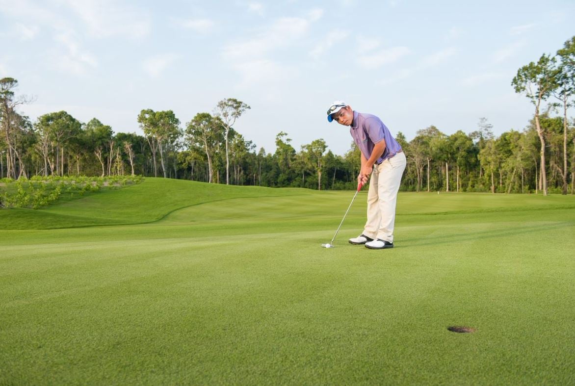Tập golf bao lâu thì ra sân