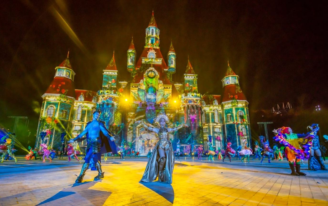 Sự hòa quyện 3D Mapping cùng hiệu ứng khói, lửa, nước và ánh sáng huyền ảo