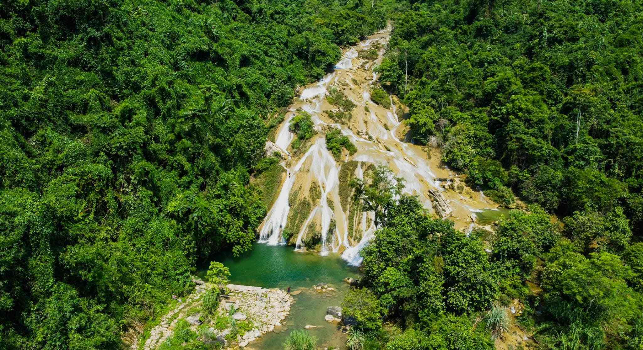 thác Bản Ba hùng vĩ