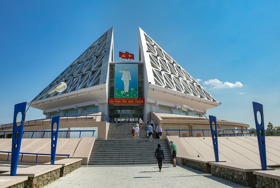 tham quan bảo tàng Ninh Thuận